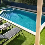 Moreta With Heated Pool, Sauna, Hot-tub Vila