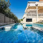 Vila Moreta With Heated Pool, Sauna, Hot-tub