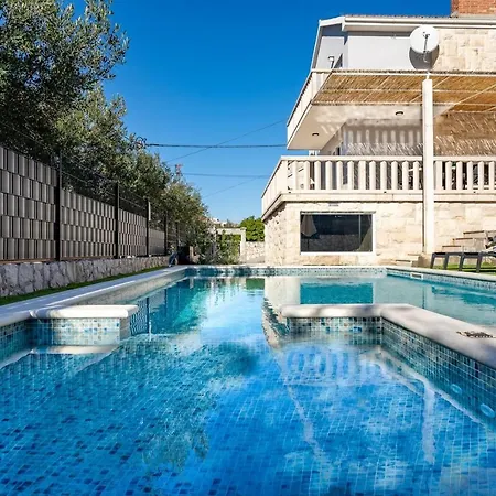 וילה Moreta With Heated Pool, Sauna, Hot-tub