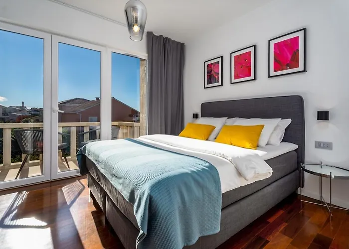 Moreta With Heated Pool, Sauna, Hot-tub *