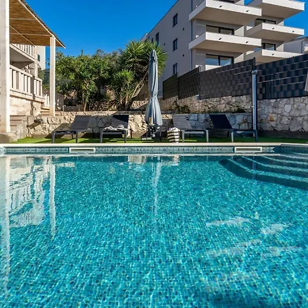 Moreta With Heated Pool, Sauna, Hot-tub Villa