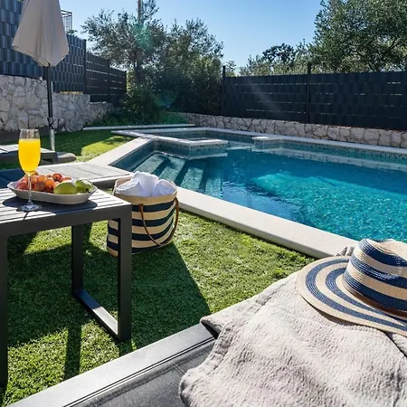 فيلة Moreta With Heated Pool, Sauna, Hot-tub تروغير