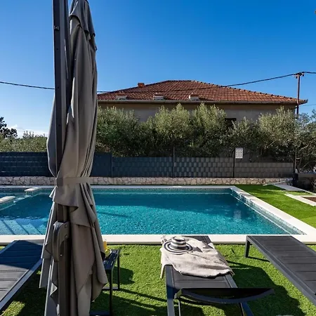 Villa Moreta With Heated Pool, Sauna, Hot-tub