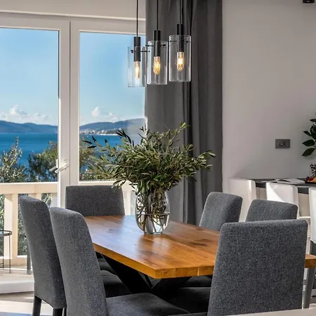 Moreta With Heated Pool, Sauna, Hot-tub Villa