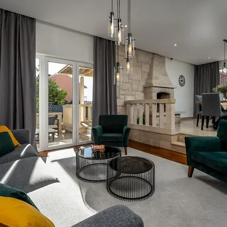 Moreta With Heated Pool, Sauna, Hot-tub Villa Trogir