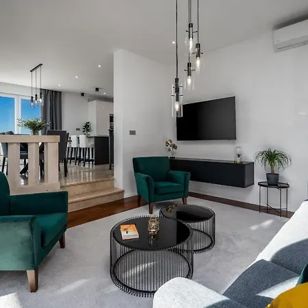 Moreta With Heated Pool, Sauna, Hot-tub *