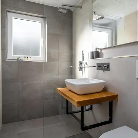 Moreta With Heated Pool, Sauna, Hot-tub فيلة *