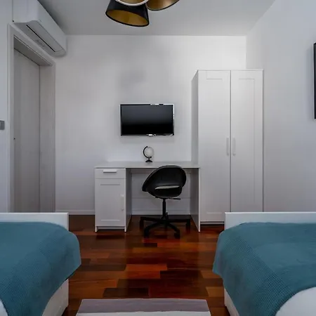 Moreta With Heated Pool, Sauna, Hot-tub Villa *