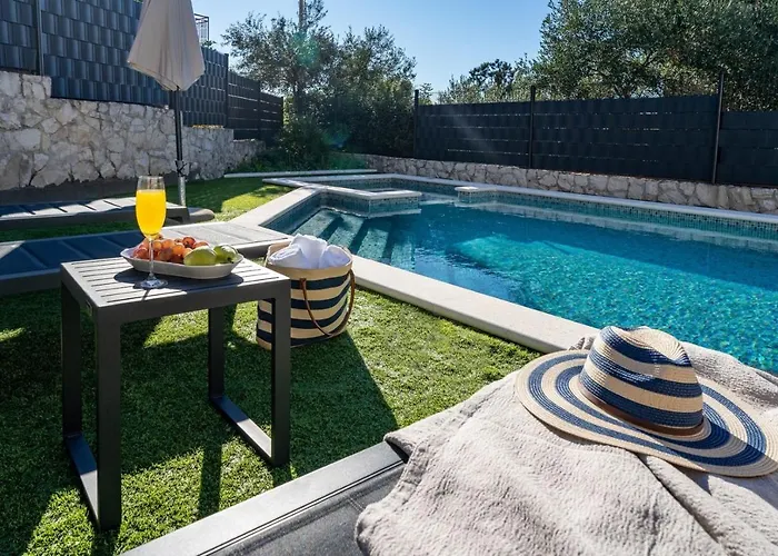 Willa Moreta With Heated Pool, Sauna, Hot-tub Trogir