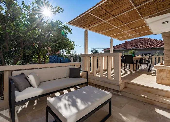 Moreta With Heated Pool, Sauna, Hot-tub