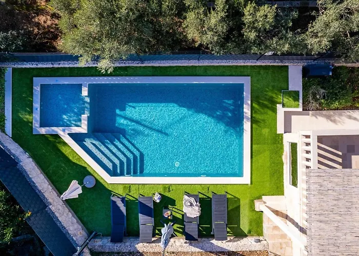 Moreta With Heated Pool, Sauna, Hot-tub *