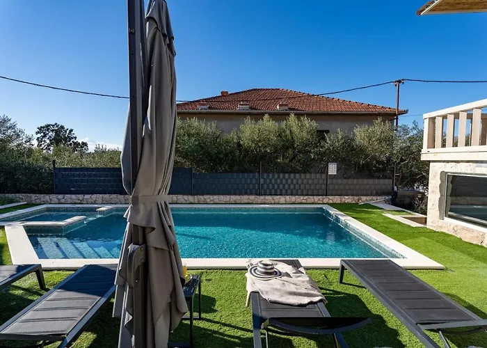 Willa Moreta With Heated Pool, Sauna, Hot-tub