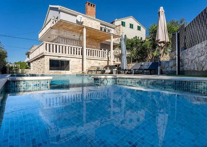 Moreta With Heated Pool, Sauna, Hot-tub Willa Trogir