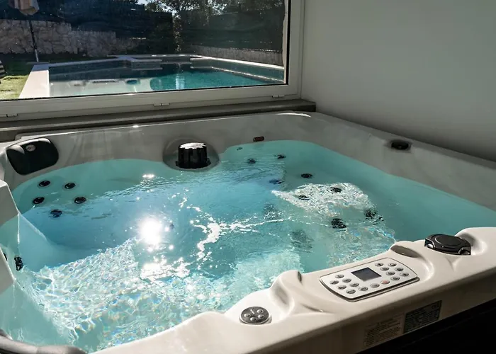 Willa Moreta With Heated Pool, Sauna, Hot-tub Trogir