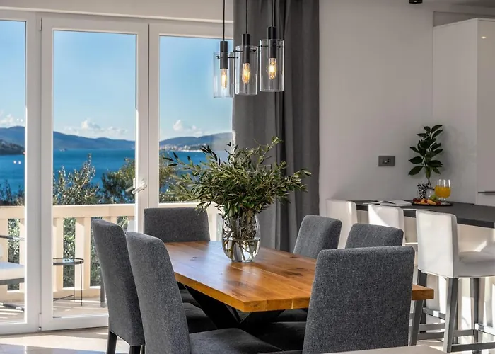 Moreta With Heated Pool, Sauna, Hot-tub Villa