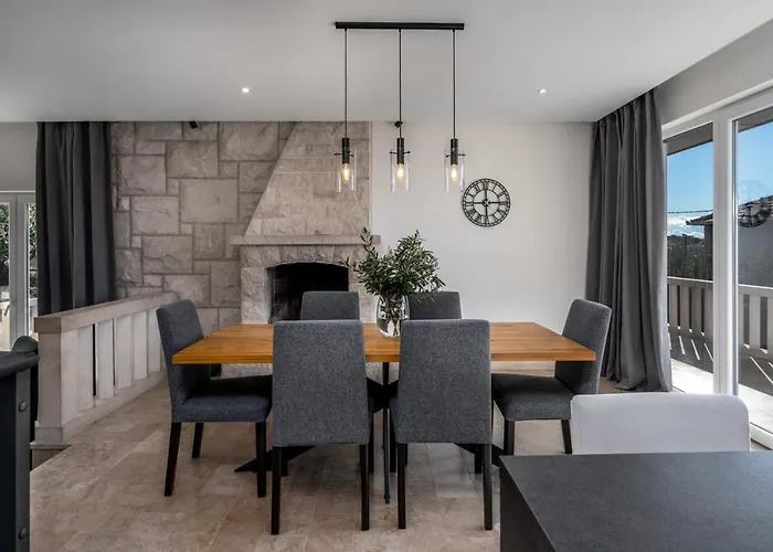 Willa Moreta With Heated Pool, Sauna, Hot-tub Trogir