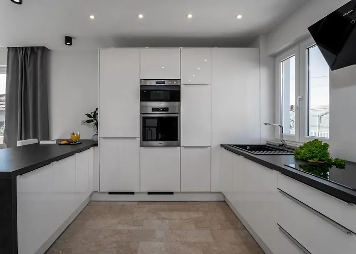 Moreta With Heated Pool, Sauna, Hot-tub Willa Trogir