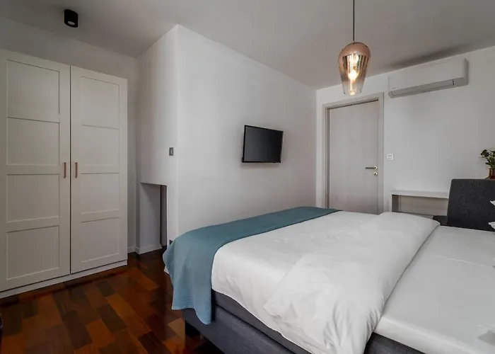 Moreta With Heated Pool, Sauna, Hot-tub