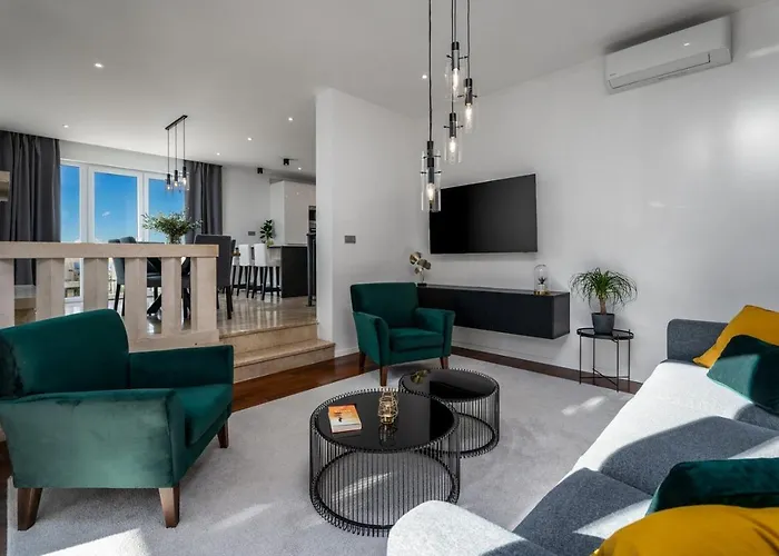 Moreta With Heated Pool, Sauna, Hot-tub *