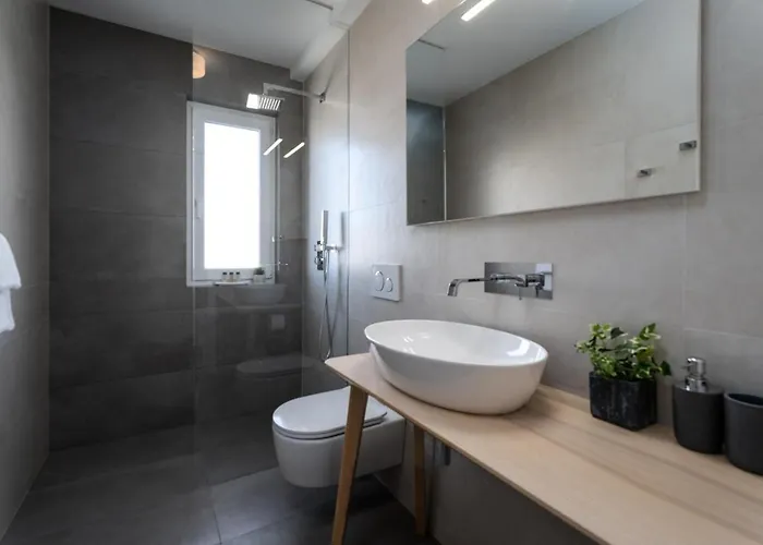 Moreta With Heated Pool, Sauna, Hot-tub