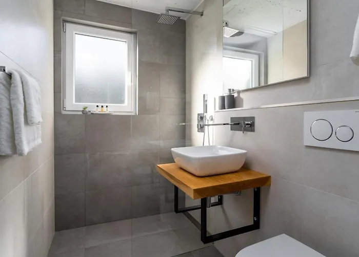 Moreta With Heated Pool, Sauna, Hot-tub Willa *