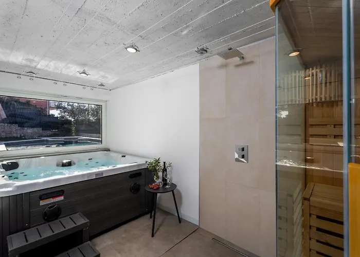 Moreta With Heated Pool, Sauna, Hot-tub Trogir
