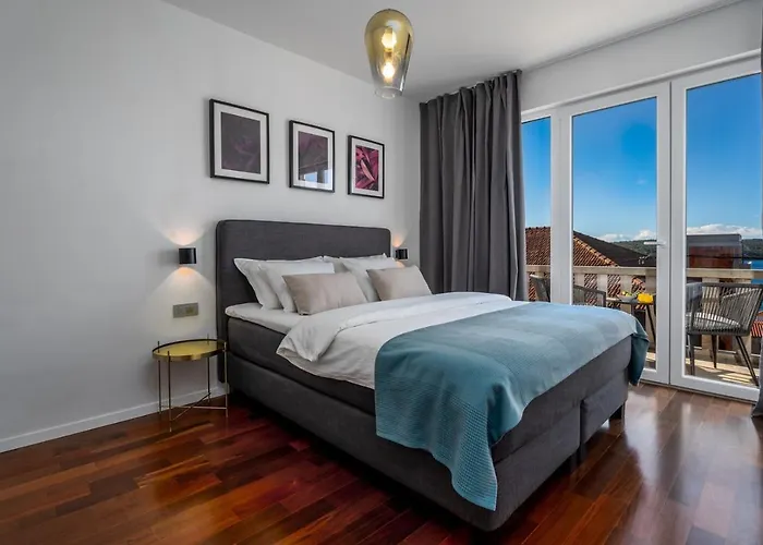 Moreta With Heated Pool, Sauna, Hot-tub Trogir