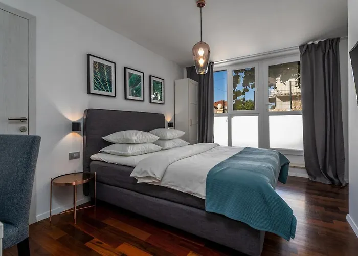 Moreta With Heated Pool, Sauna, Hot-tub Trogir