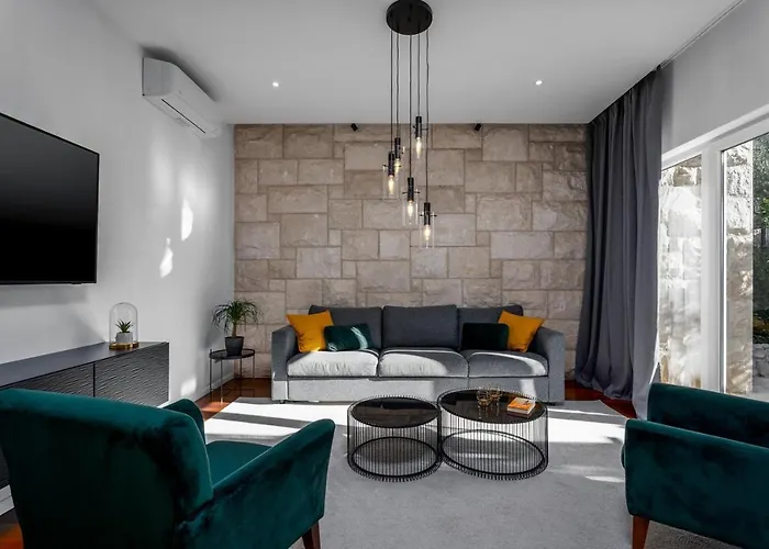 Moreta With Heated Pool, Sauna, Hot-tub Trogir