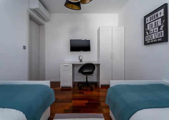 Moreta With Heated Pool, Sauna, Hot-tub Willa *