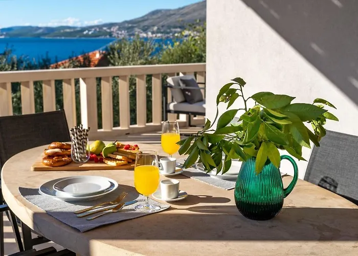 Moreta With Heated Pool, Sauna, Hot-tub