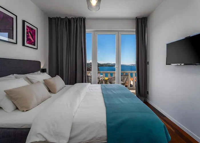 Moreta With Heated Pool, Sauna, Hot-tub * Trogir