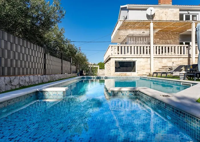 Willa Moreta With Heated Pool, Sauna, Hot-tub